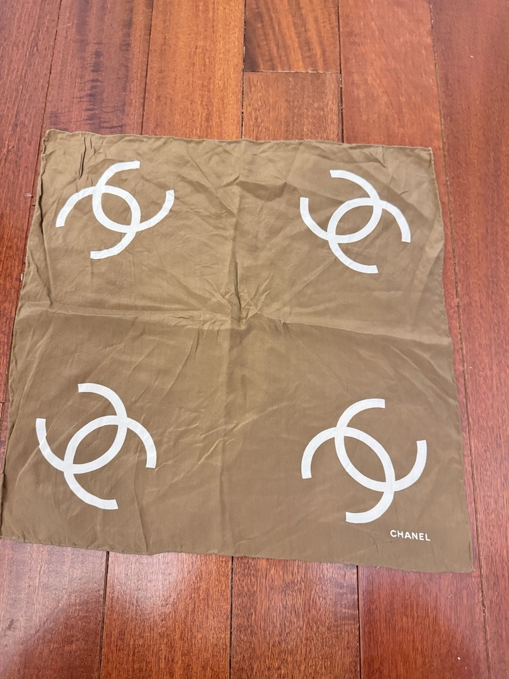 AUTHENTICATED 🤎 CHANEL CC Logo Vintage Silk Square Scarf COA - Picture 3 of 6